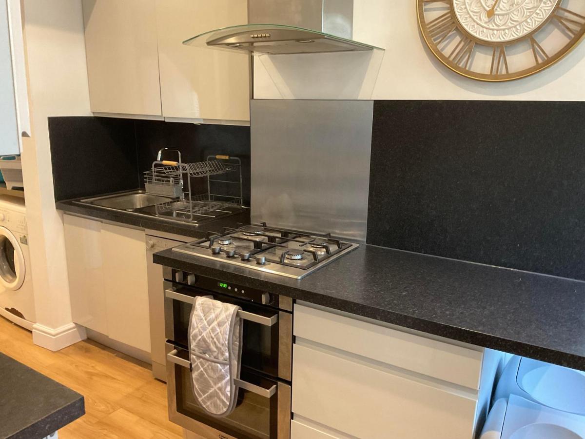2 Bed Home From Home Apartment 41 London Exteriör bild